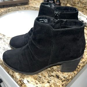 Women black boots